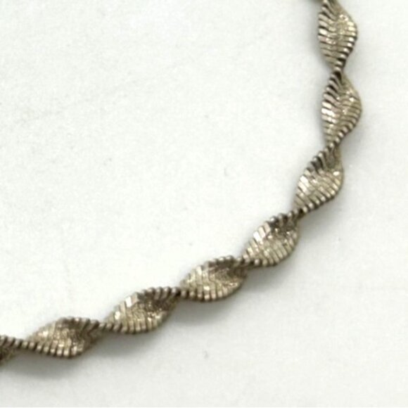 Sterling Silver Bracelet Delicate Twisted Chain 925 Lobster Lightweight 7 Inches - Picture 3 of 9